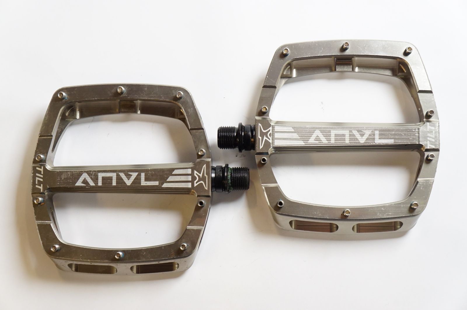 ANVL アンビル COMPONENTS TILT V3 ALUMINUM ペダル | バイチャリ熊谷店