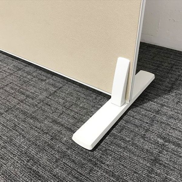 ベージュ