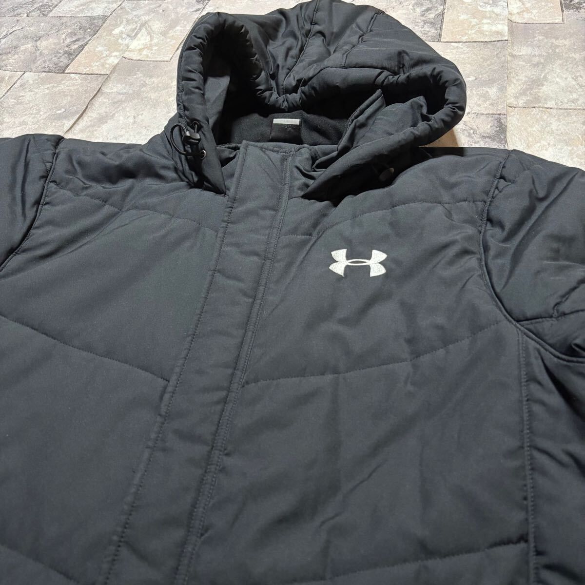 ✨美品✨ アンダーアーマー ベンチコート フード ロゴ刺繍 黒 XL UNDER ARMOUR（アンダーアーマー） ベンチコート ジュニア キッズ 120