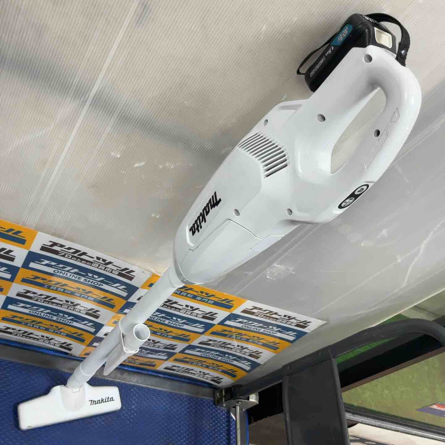 生活家電 ☆マキタ(makita) コードレスクリーナー CL107FDSHW【草加店】