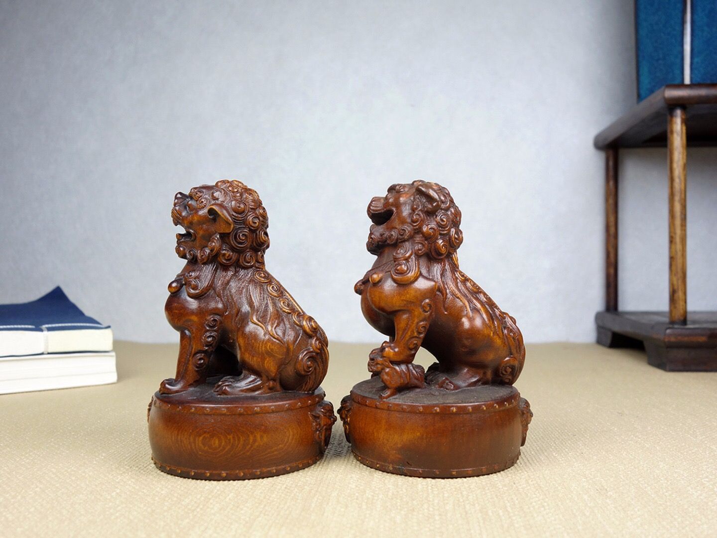 旧家蔵出し 黄楊木細密彫 坐鼓對獅 節約 置物 賞物 文房具 書道品 供養