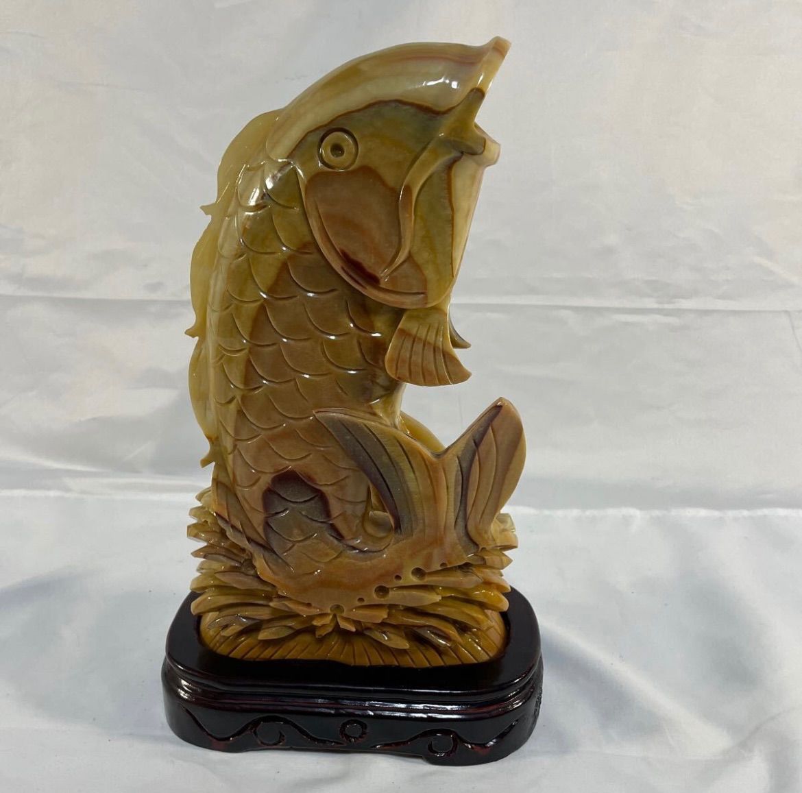 石材彫刻 鯉 魚 置物 オブジェ 古美術 重さ約4.3kg 高さ約33cm 台付