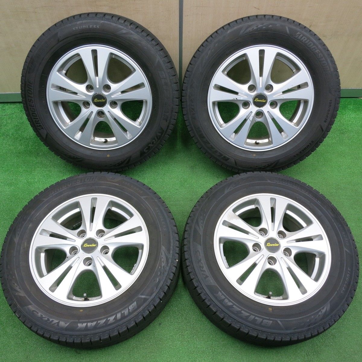 バリ溝!23年!ほぼ10分☆スタッドレス 175/65R15 ブリヂストン バリ溝!23年!ほぼ10分☆スタッドレス 175/65R15 ブリヂストン