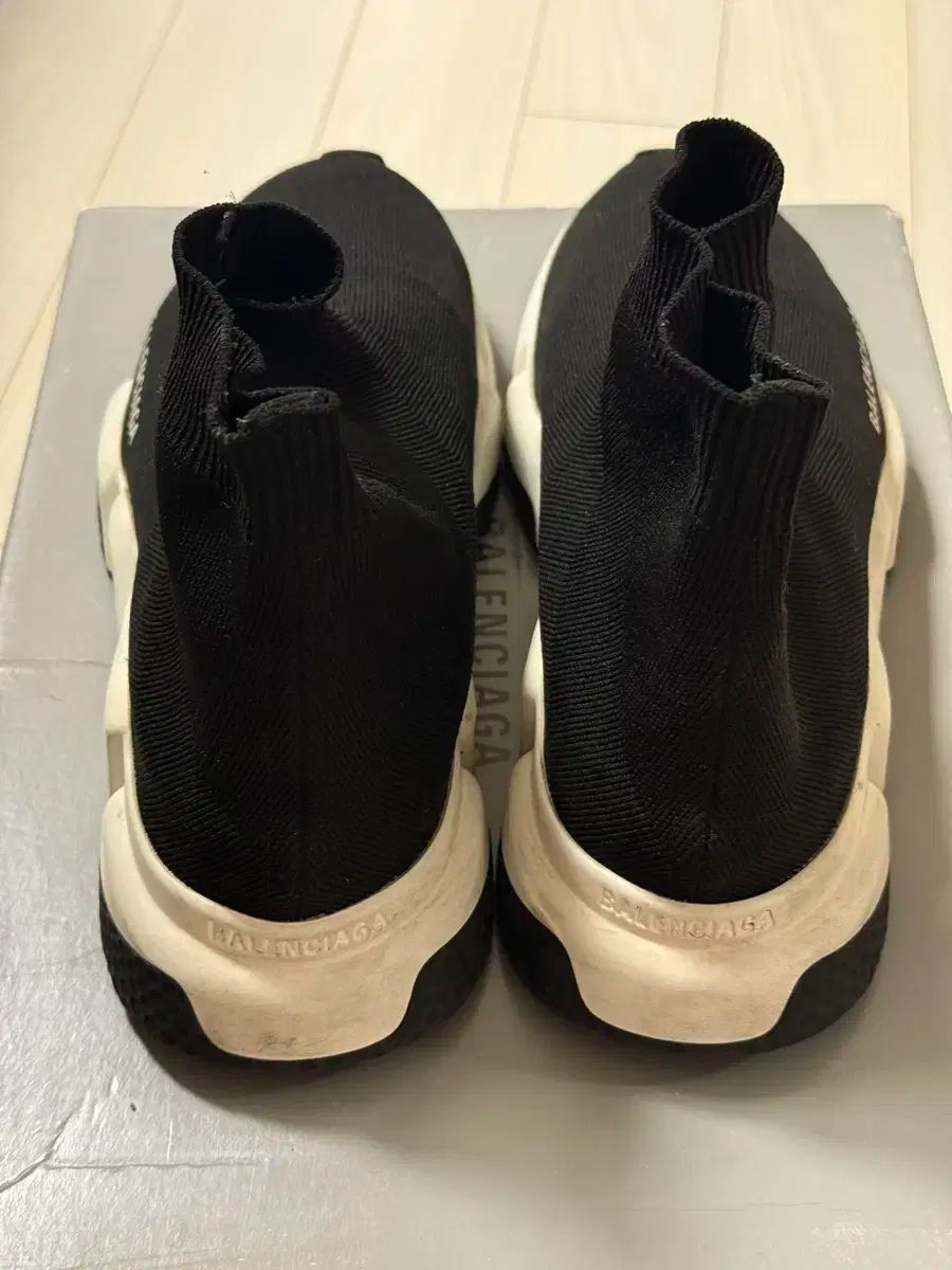 BALENCIAGA