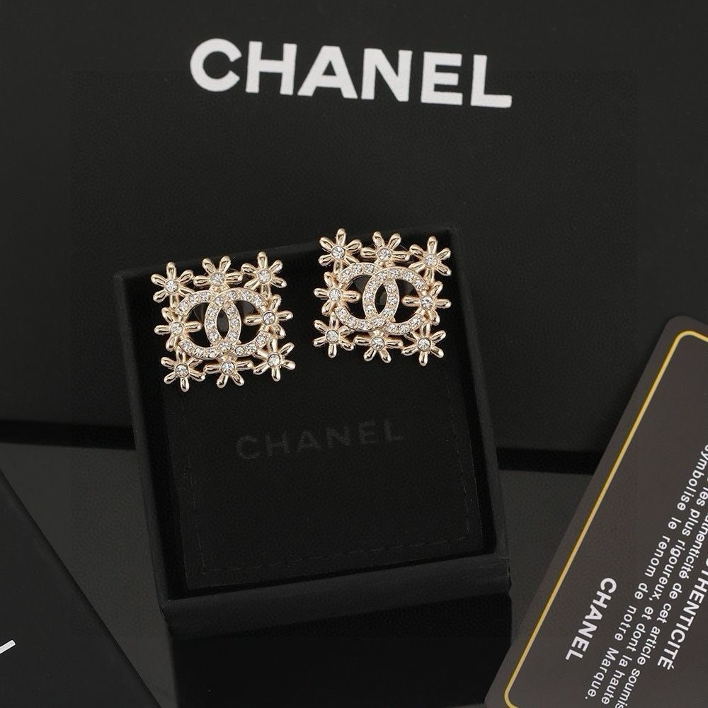 【エレガントなデザイン☆】CHANEL イヤーアクセサリー☆ 今日特価】Chanel シャネル 新入荷イヤリング レザーデザイン