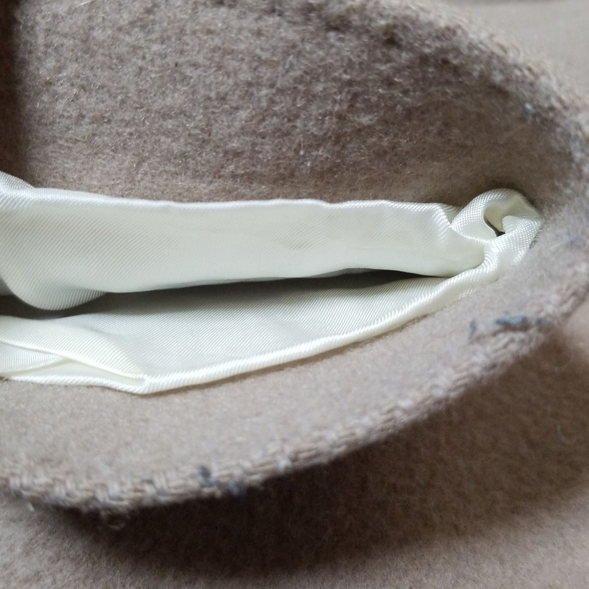 - ピンクベージュ