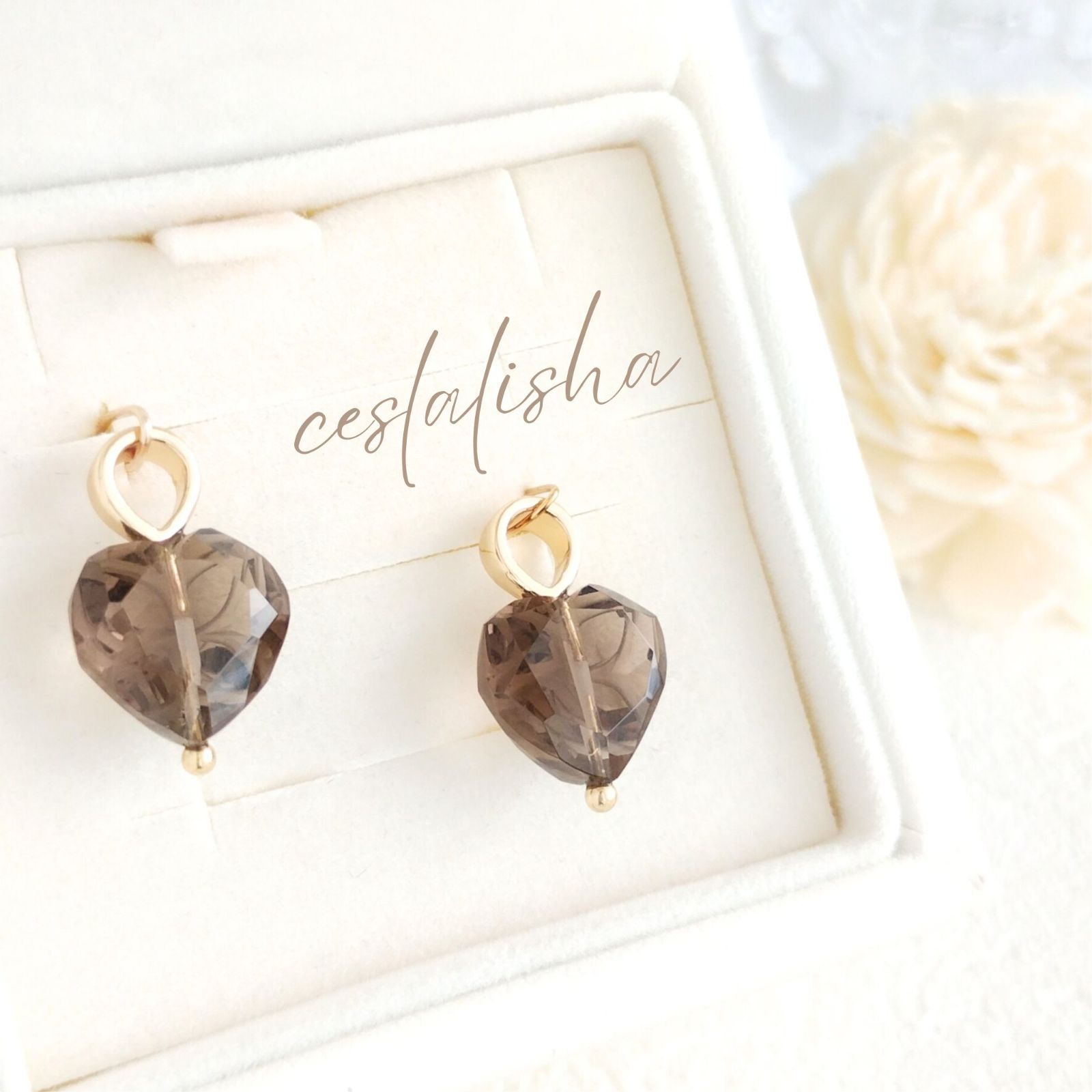 14kgf/天然石スモーキークォーツフラワーカービングのピアス