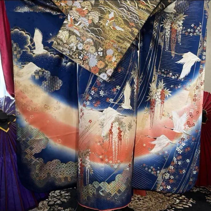 2024-25 秋冬新作  ハイブランドの 振袖フルセット(7点)・濃紺・古典柄・金駒刺繍・飛鶴・舞桜 着物・浴衣