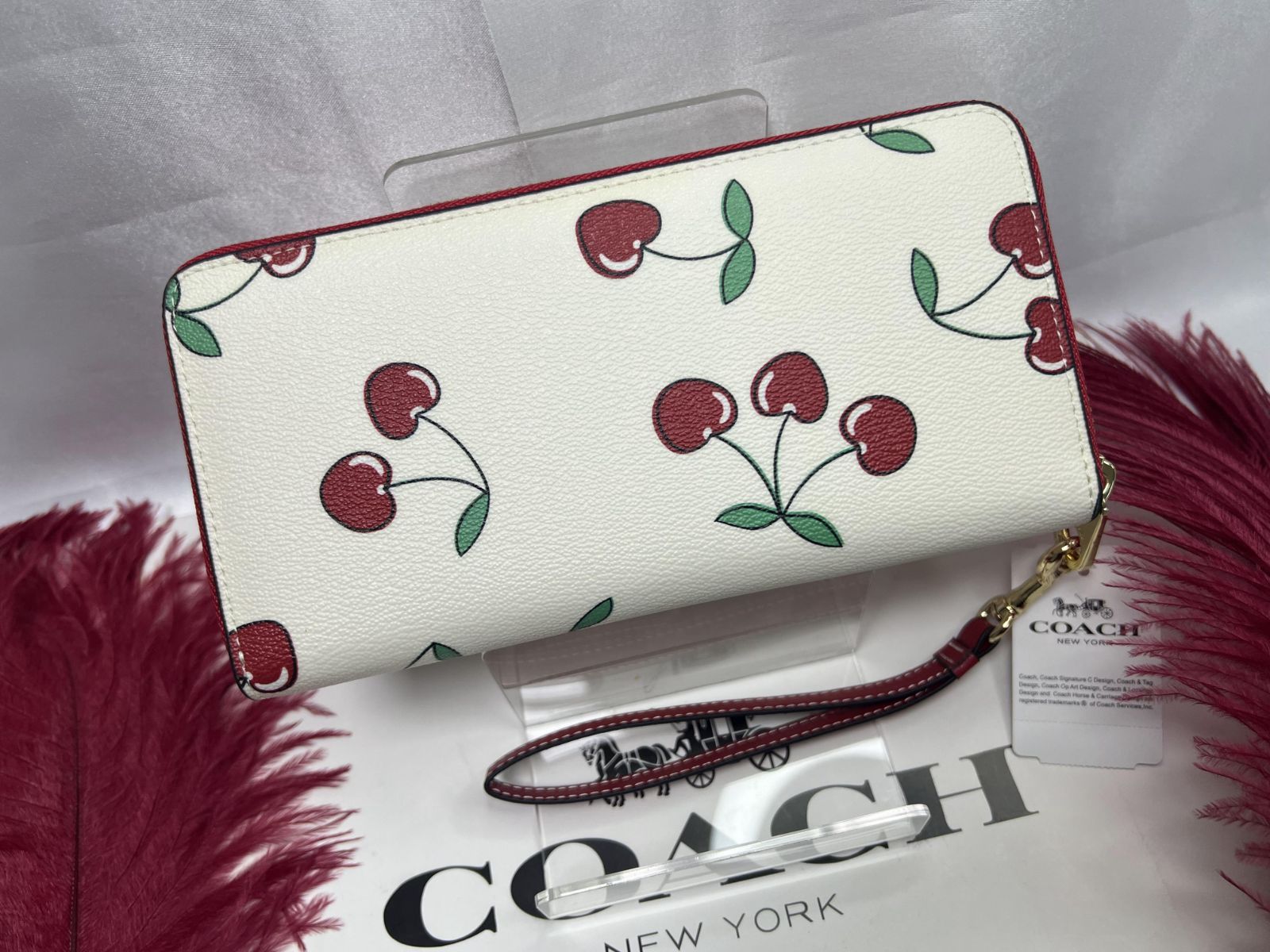 COACH ハートチェリープリント ジップアラウンド 長財布 リストレット-