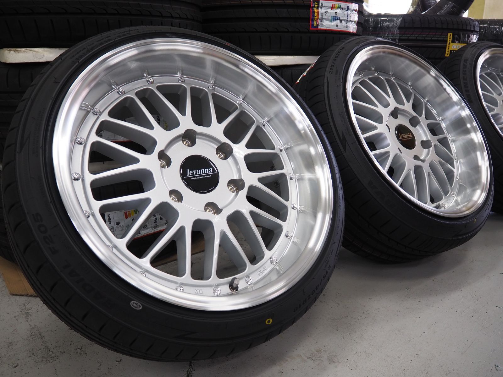 215|40R18