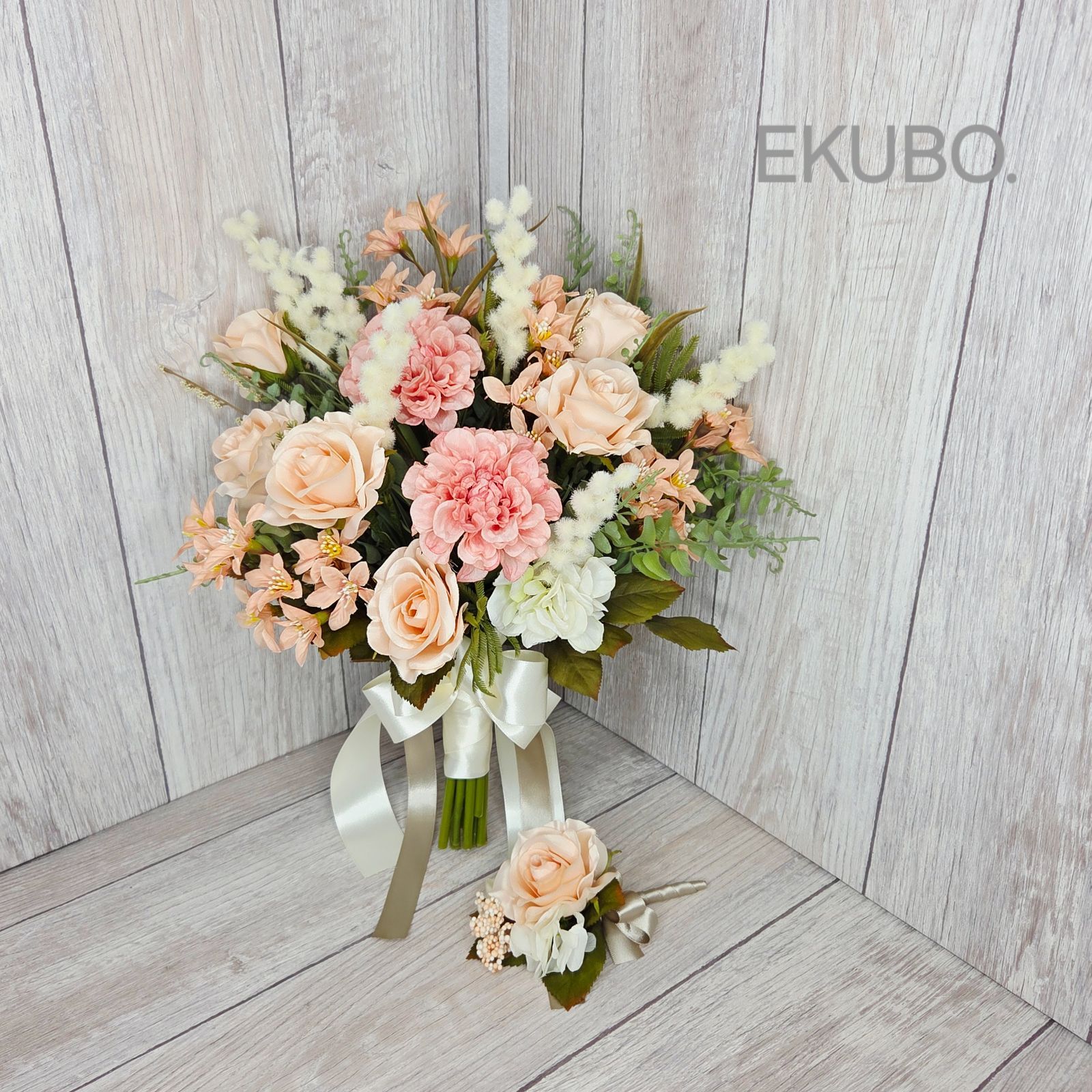 ウェディングブーケ アーティフィシャルフラワー ブートニア付きダリア ローズ アプリコットオレンジ m735