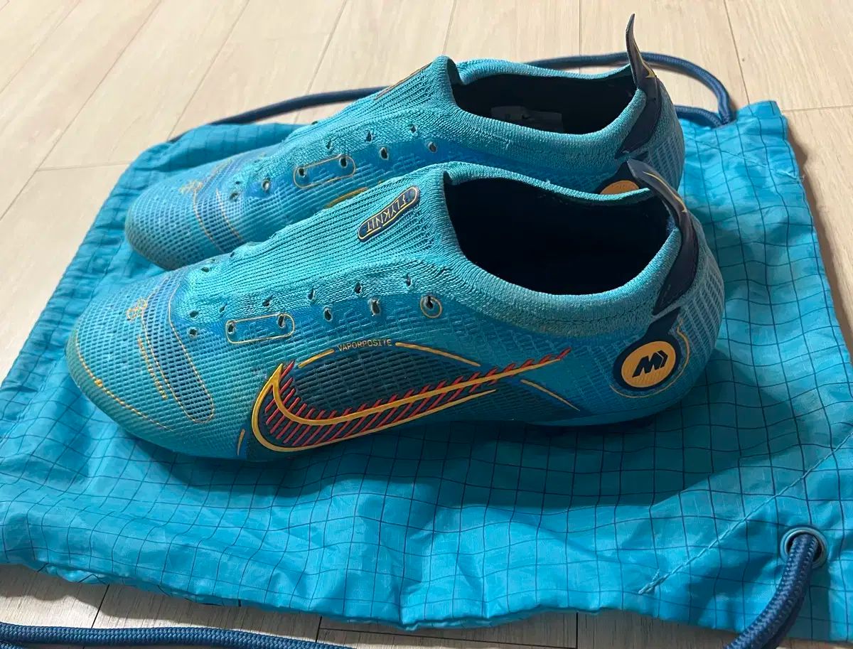 新品限定完売ナイキレジェンド9アカデミーTFレザー24.5cmフットサルサッカー 新品限定完売ナイキレジェンド9アカデミーTFレザー24.5cmフットサル