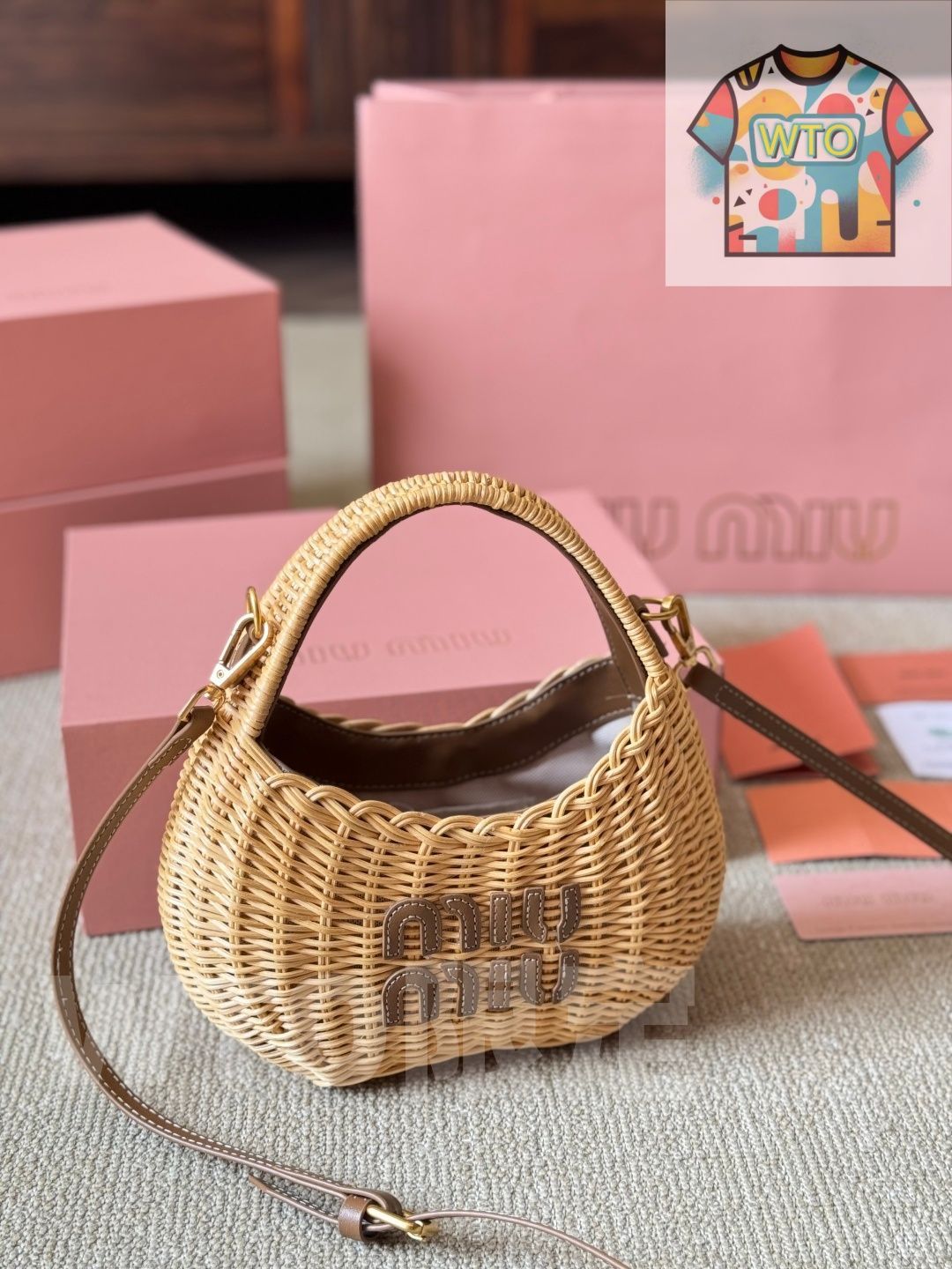 極美品☆　MIU MIU　バスケット　ラフィア　かごバッグ 2way MIU MIU ミュウミュウ ラフィア風 ブラック ミニバッグ (MiuMiu