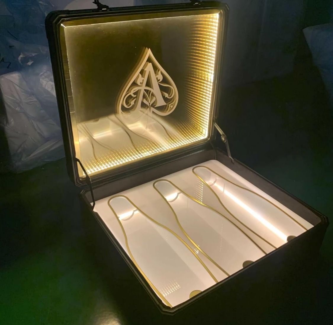 訳あり】アルマンド アタッシュケース シャンパン LED 3本収納