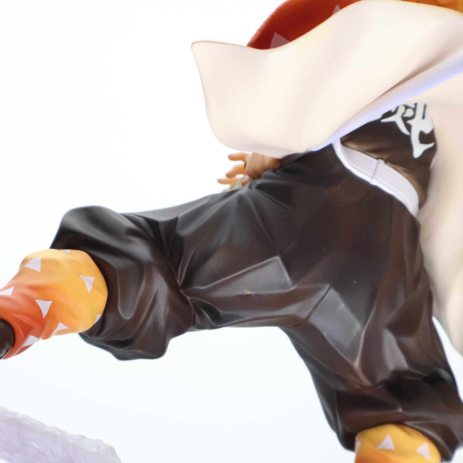 KOTOBUKIYA - ARTFX J 鬼滅の刃 我妻善逸 1/8スケールフィギュア Amazon.com: ARTFX J 鬼滅の刃 我妻善逸 1/8スケール PVC製 塗装