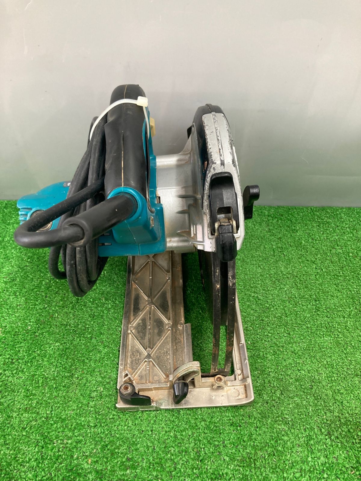 【中古品】【0922】★makita(マキタ) 190㎜電子マルノコ 5838CBA　ITOS6P0QWUK2