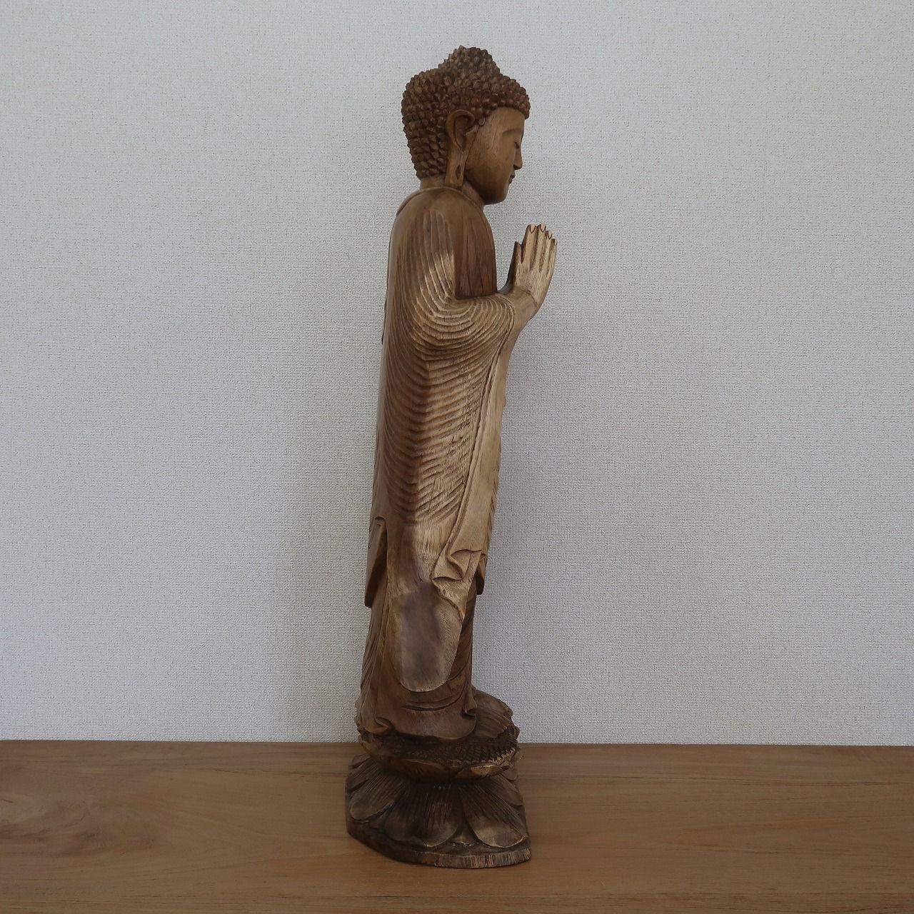 暴風雪の影響 ブッダの木彫り 立像 合掌 80cm スワール無垢材 木製仏像