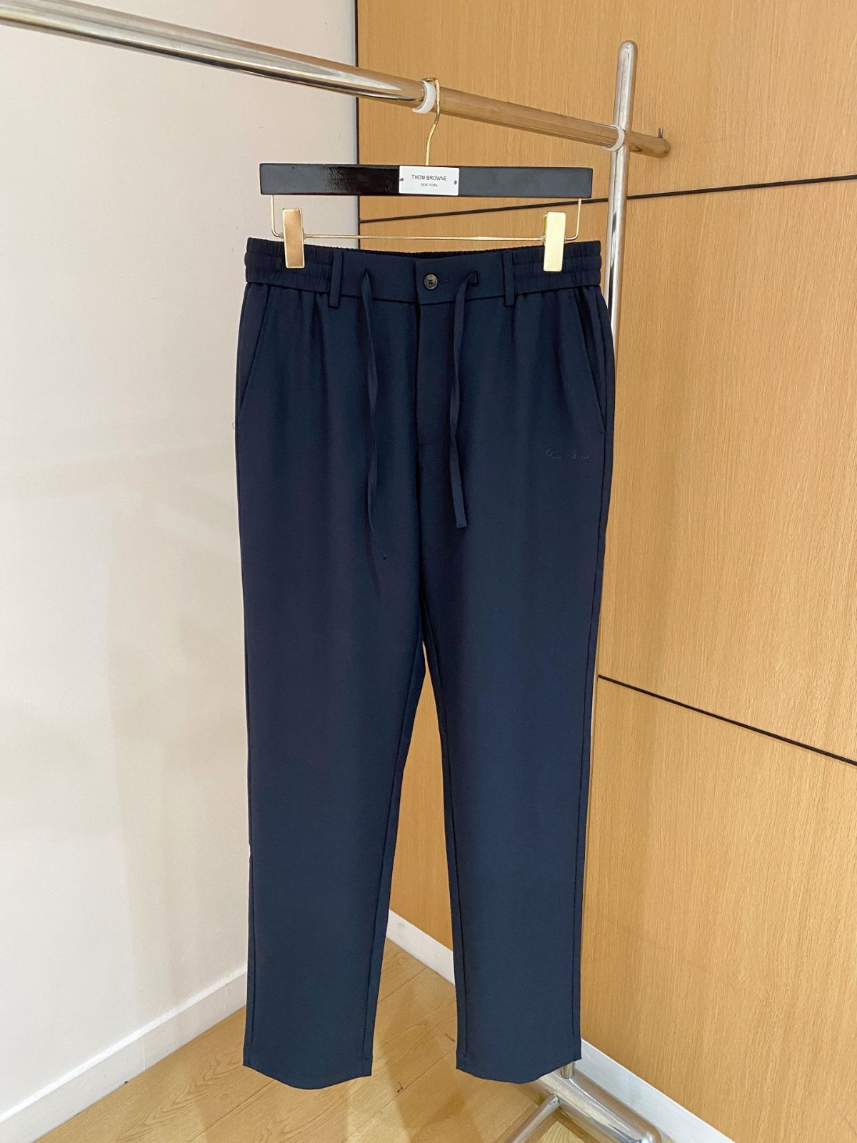 ネイビーM～３XL 送料無料 ロロピアーナLoro Piana メンズ リネンブレンド カジュアルパンツ ドローストリング付き ストレートフィット