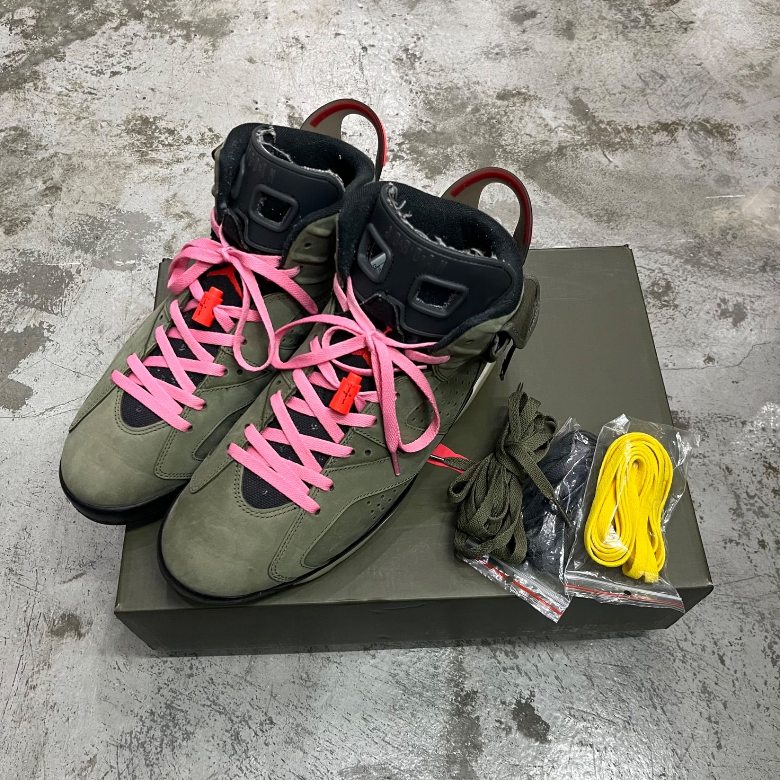 NIKE × Travis Scott Air Jordan 6 Retro コラボ ジョーダン6