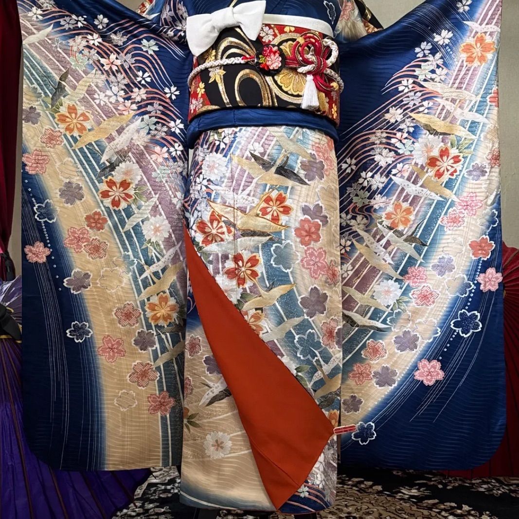 振袖フルセット(7点)・濃紺・古典柄・飛鶴・金駒刺繍・舞桜・正絹 振袖フルセット(7点)・濃紺・古典柄・飛鶴・金駒刺繍・舞桜