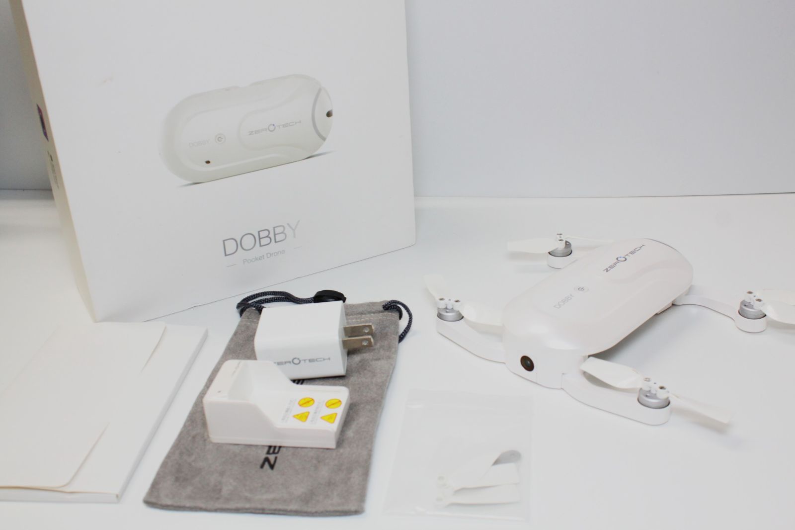 ZEROTECH DOBBY（ドビー）カメラ付き小型ドローン【デラックス版
