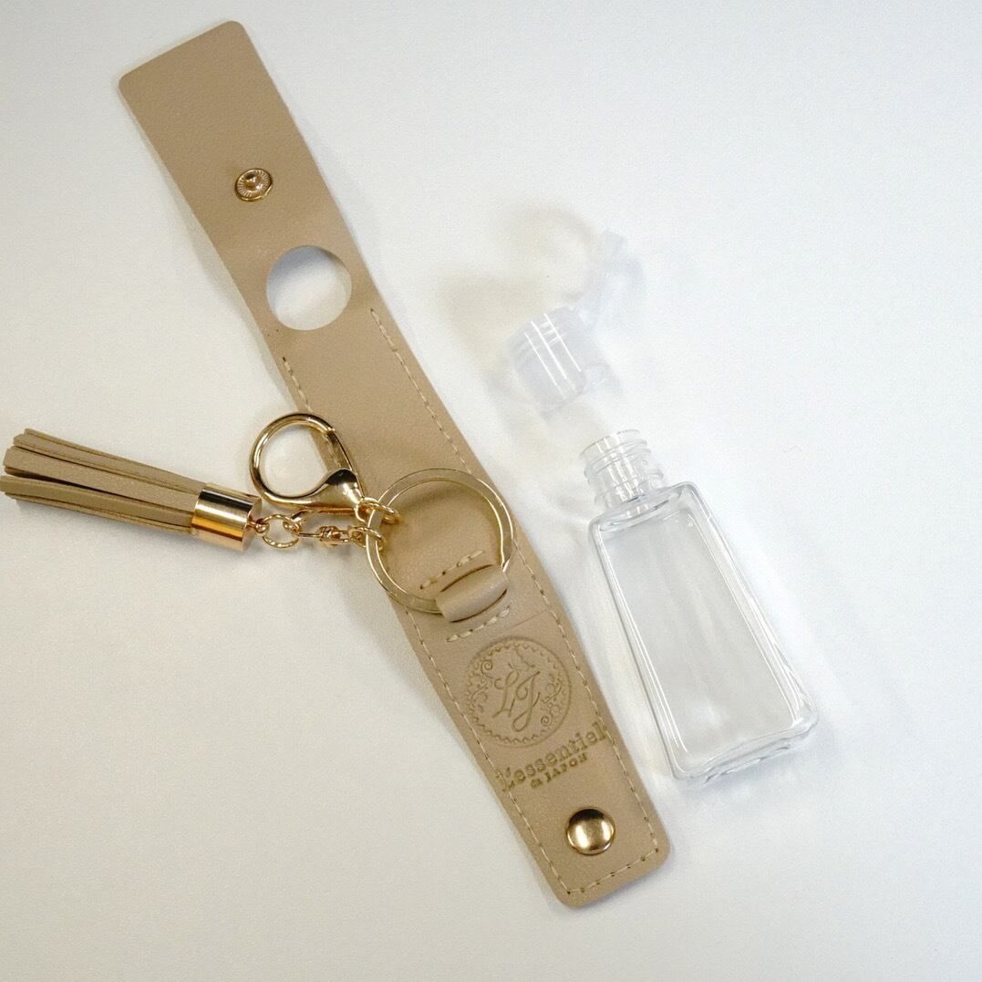 レソンシエル ジャポン オリジナル【タッセル ハンドジェルケース】エンボス加工 30ml レザー キーホルダー 七夕 携帯 消毒 ボトル 容器 持ち運び 空 詰替 旅行 手洗い