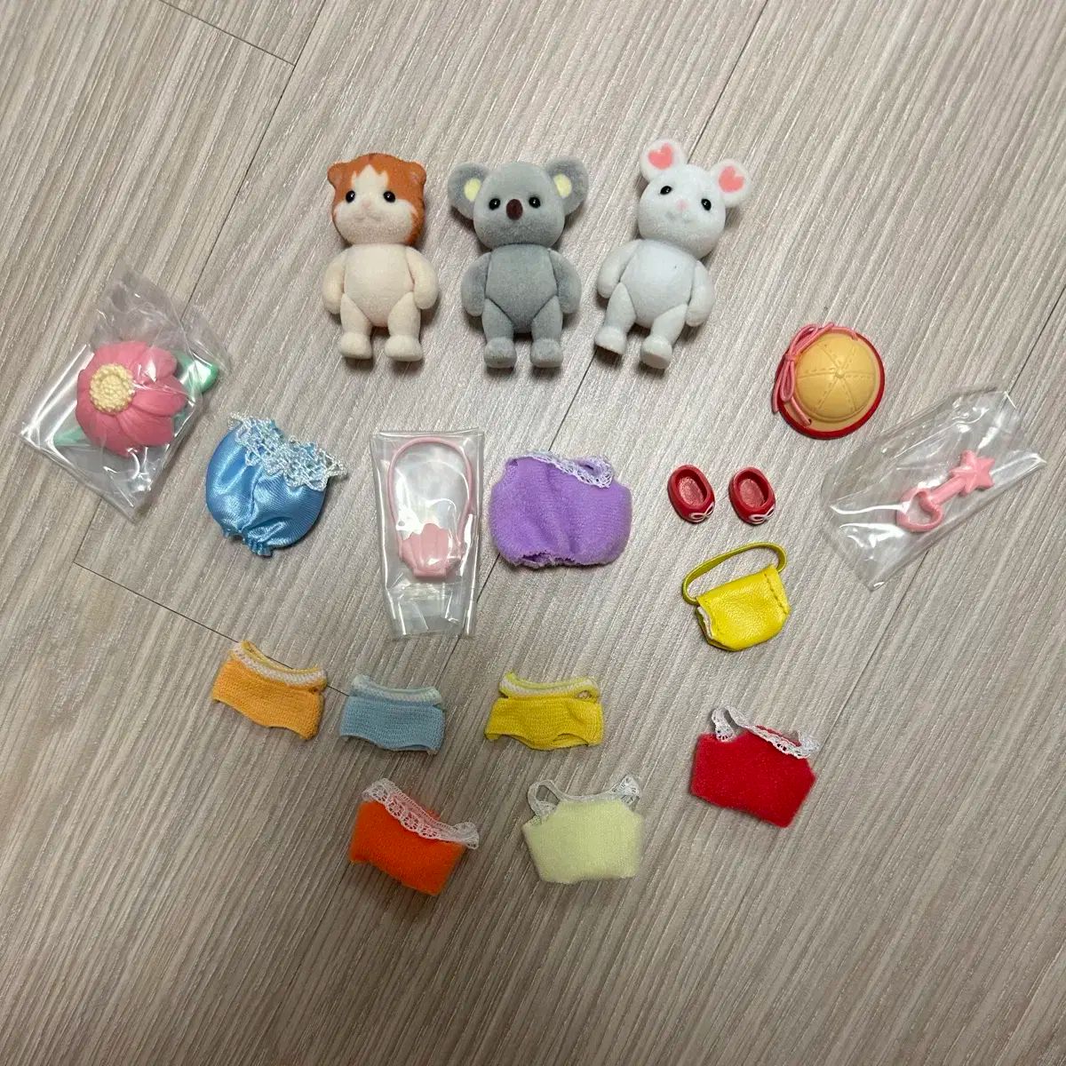 【入手困難】シルバニア＊大量小物まとめ売り【ガレージつき】 シルバニアファミリー小物まとめ売り 入手困難】シルバニア＊大量小物