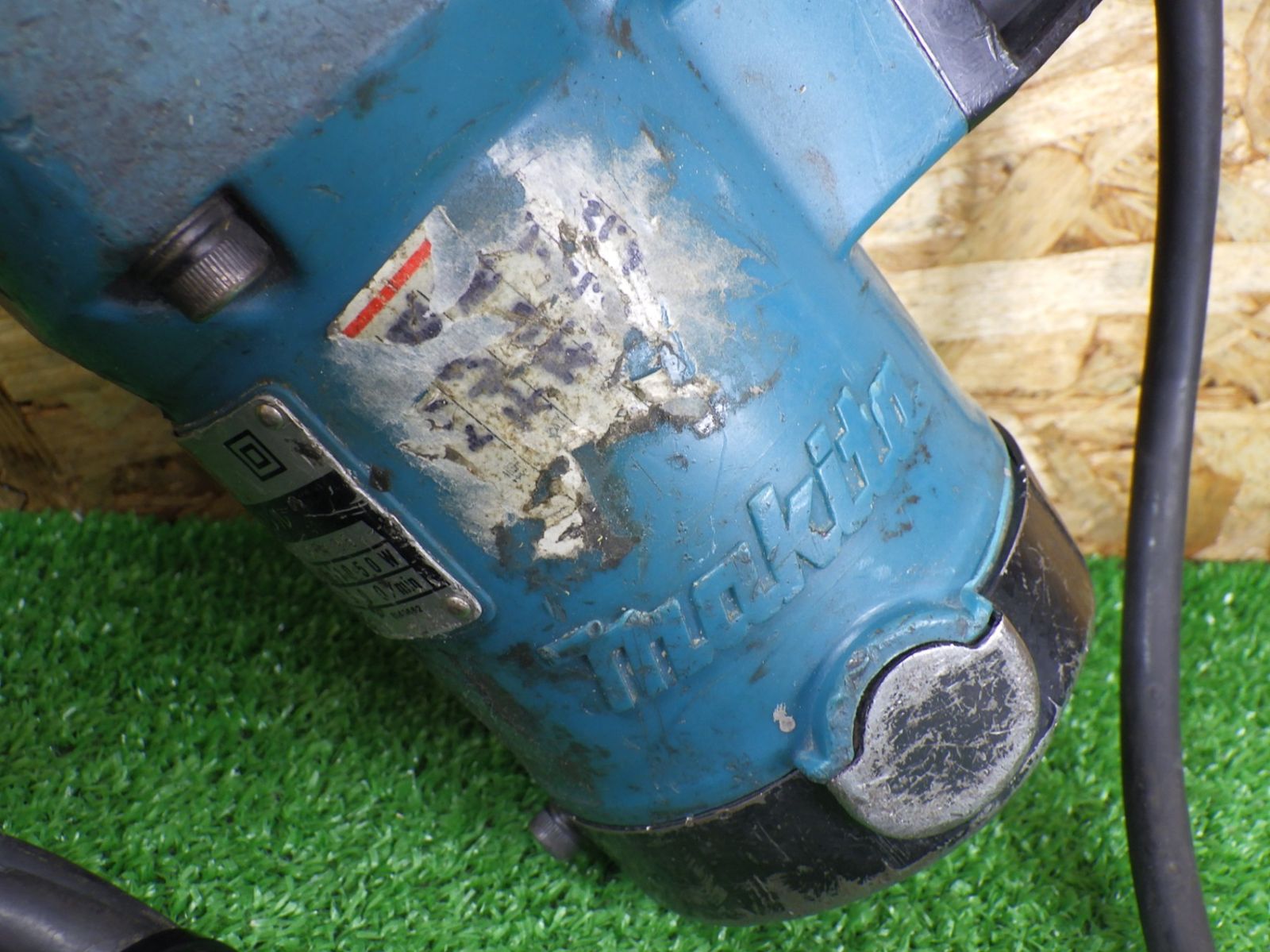 ハツリ作業に マキタ 35mm 電動ハンマ 型番不明 HR3520 コード式 コンクリート 斫り 電動工具 makita 品