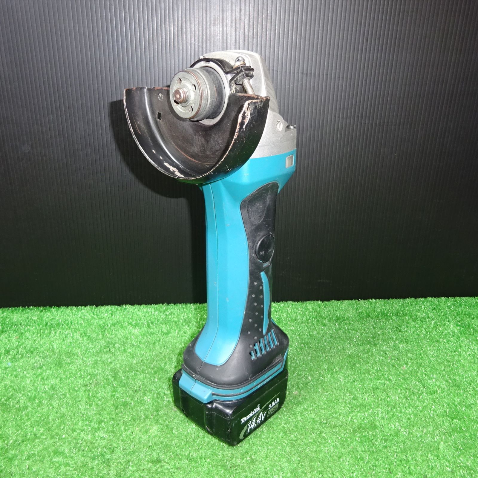 マキタ(makita) 100mmコードレスディスクグラインダー GA400DZ　バッテリー1個付き【岩槻店】