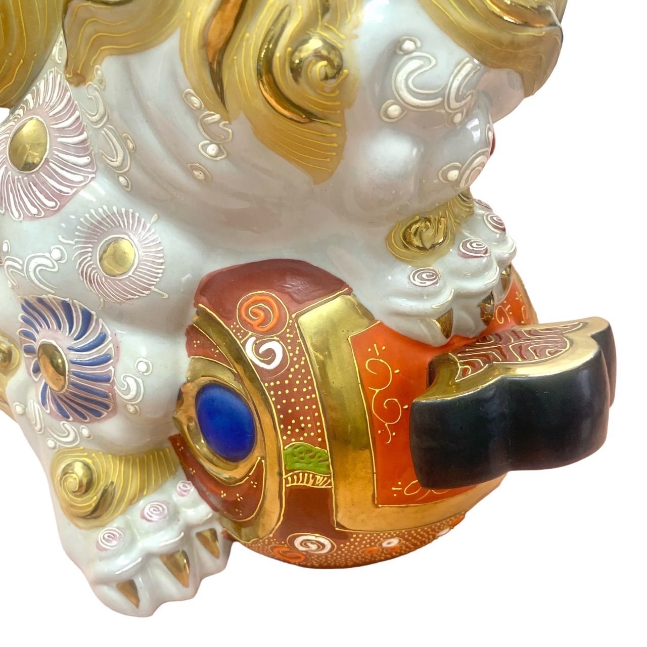 美品 九谷焼 獅子 魔除け 縁起物 置物 極美品⭐️九谷焼 九谷の獅子の置物】 素材磁器 寸法目安約30×28