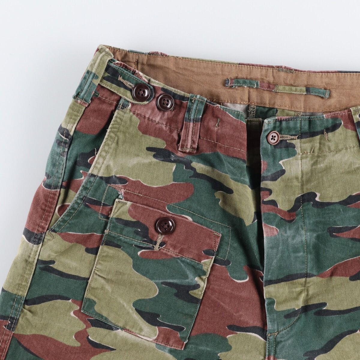 カーゴショーツ