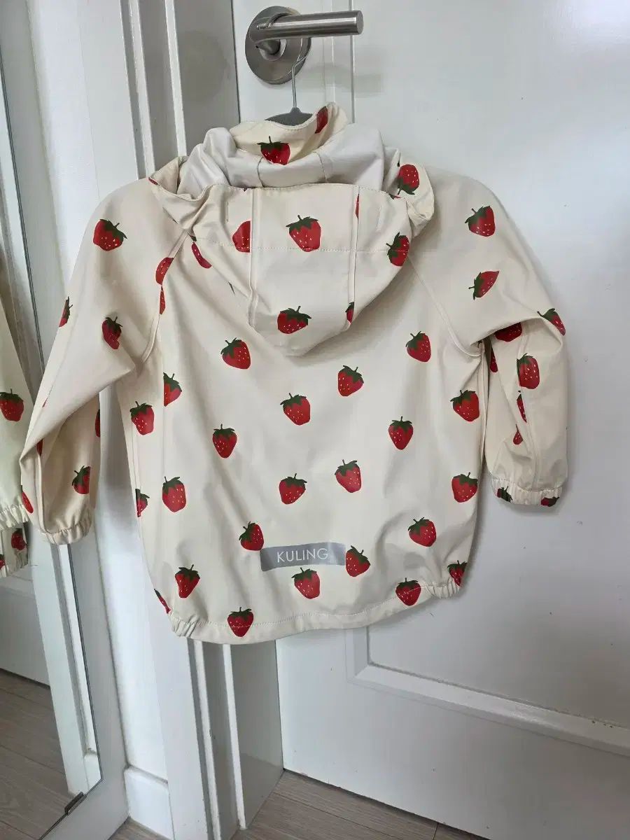  kuling いちご柄レインジャケット その他 ジャケット ブルゾン