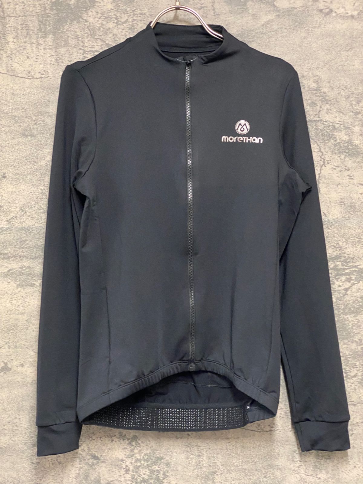 【中古美品】black more (ブラックモア)サイクルジャージ 長袖 M レビュー】Blackmore 抜け感のあるハイセンスなサイクルジャージ