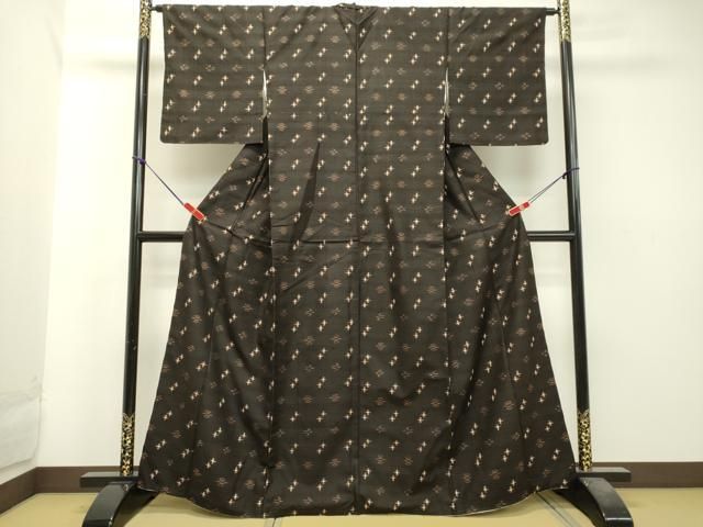 平和屋着物○国指定重要無形文化財 本場久米島紬 手織 正絹 逸品  