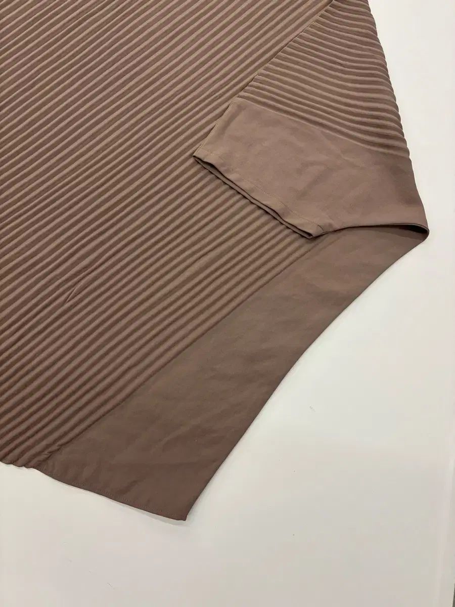 PLEATS PLEASE
