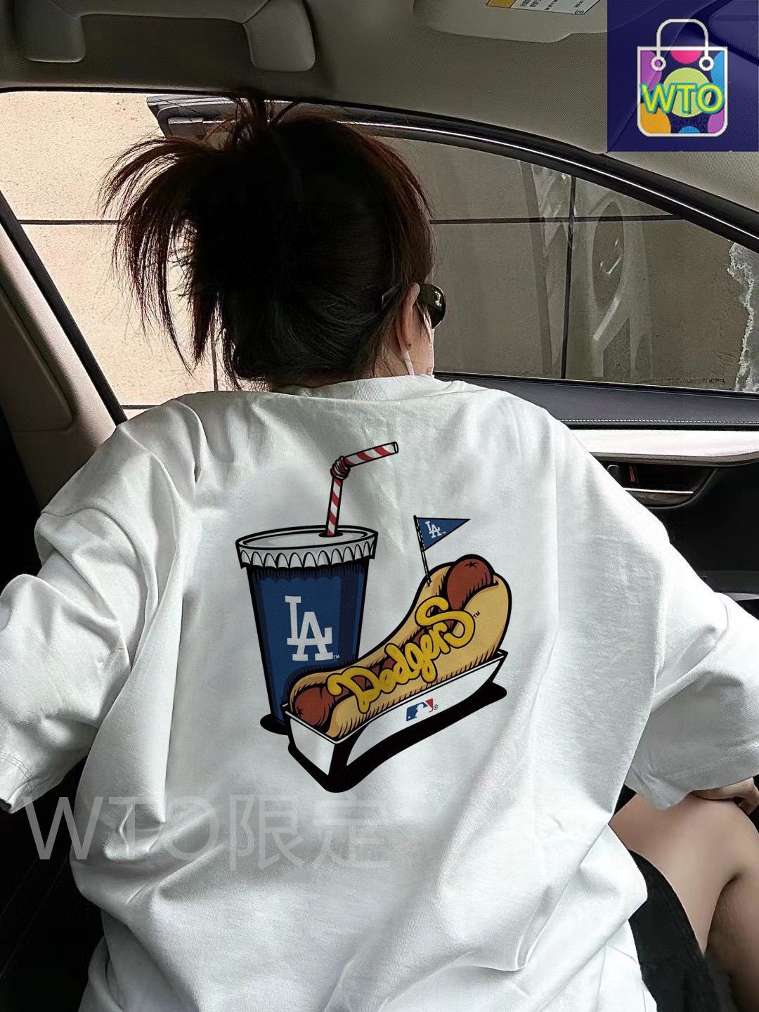 この半袖は MLB と NY ヤンキーズのコラボレーションシリーズの 1 点で LA コーラ ホットドッグ ハンバーガーの要素が融合されており ユニークなデザインで ファッション性と個性を兼ね備えており カップルで着用するのに最適です