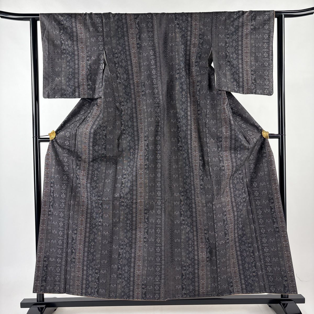 紬 身丈157.5cm 裄丈62cm S 袷 華文 縦縞 墨色 正絹 美品 秀品 【中古】