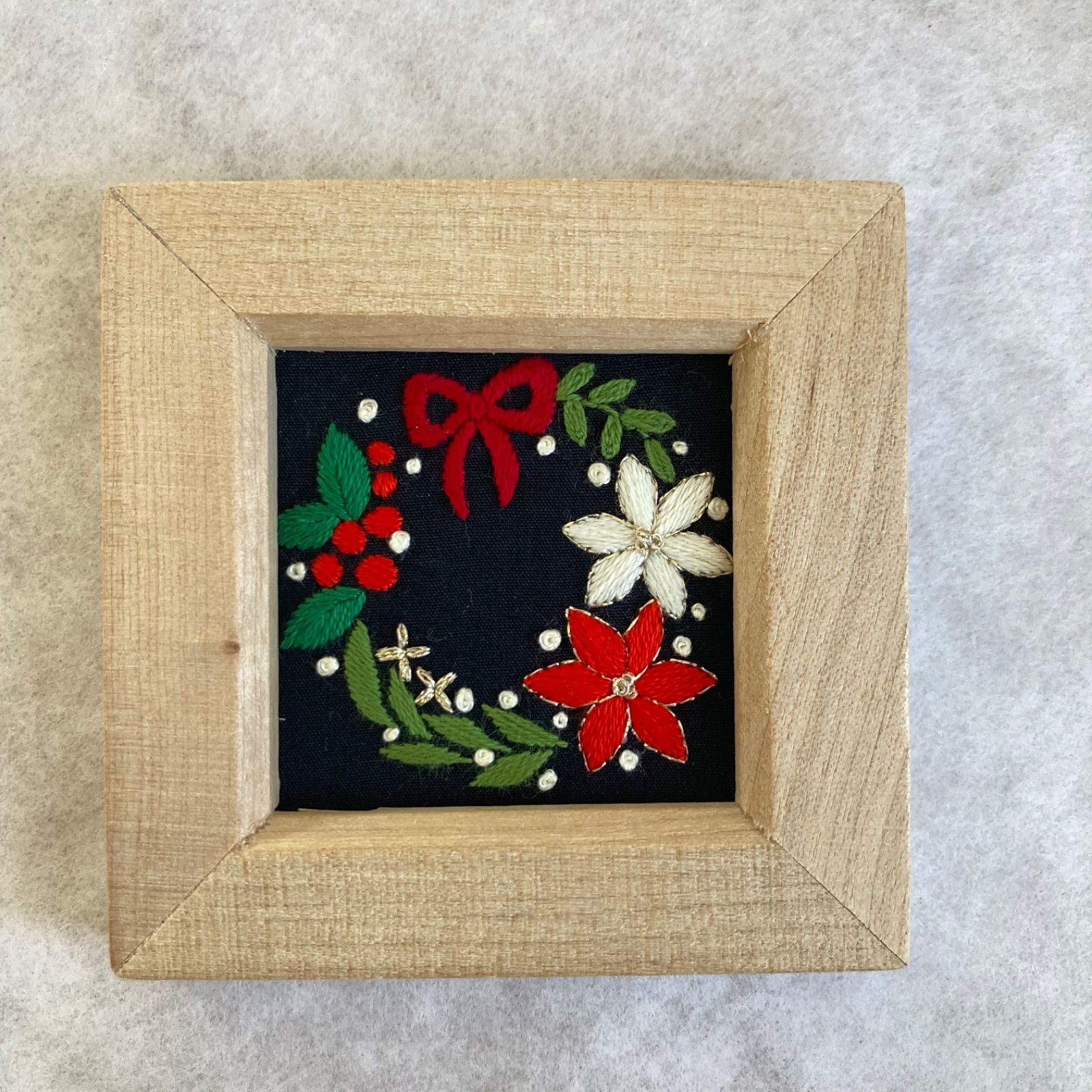 刺繍フレーム 【クリスマスリース】 - メルカリ