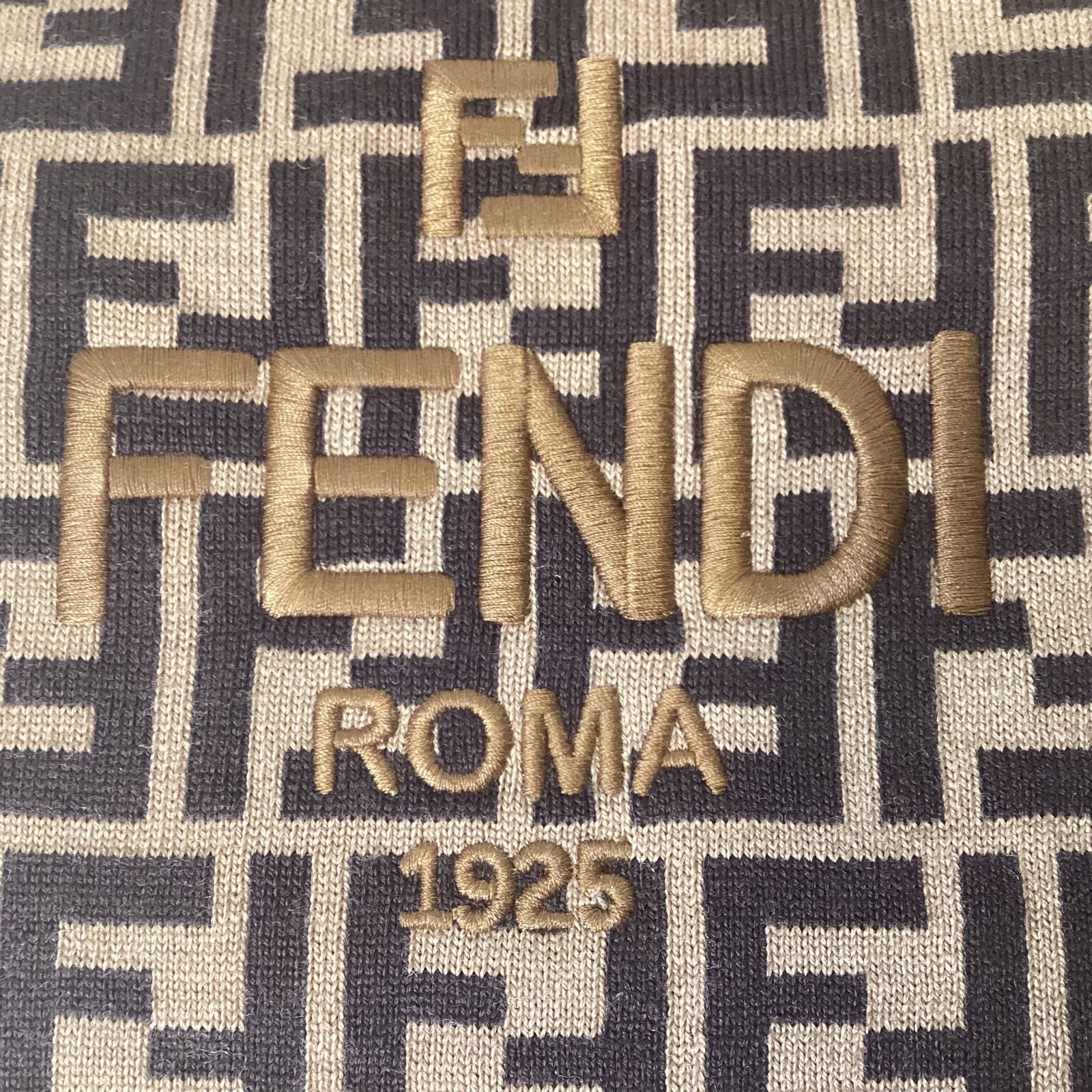 大人にもお勧め ♥ FENDI キッズ マフラー フェンディキッズ