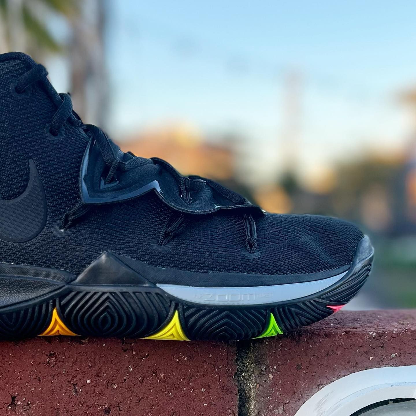 NIKE KYRIE 5 'BLACK RAINBOW SOLES' ナイキ カイリー 5 【MEN'S 