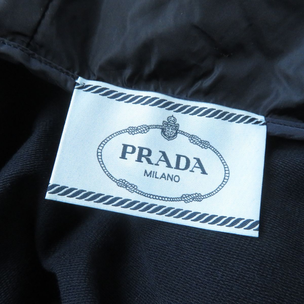 美品☆正規品 PRADA プラダ 138468 16年 フード・ラーバーロゴパッチ