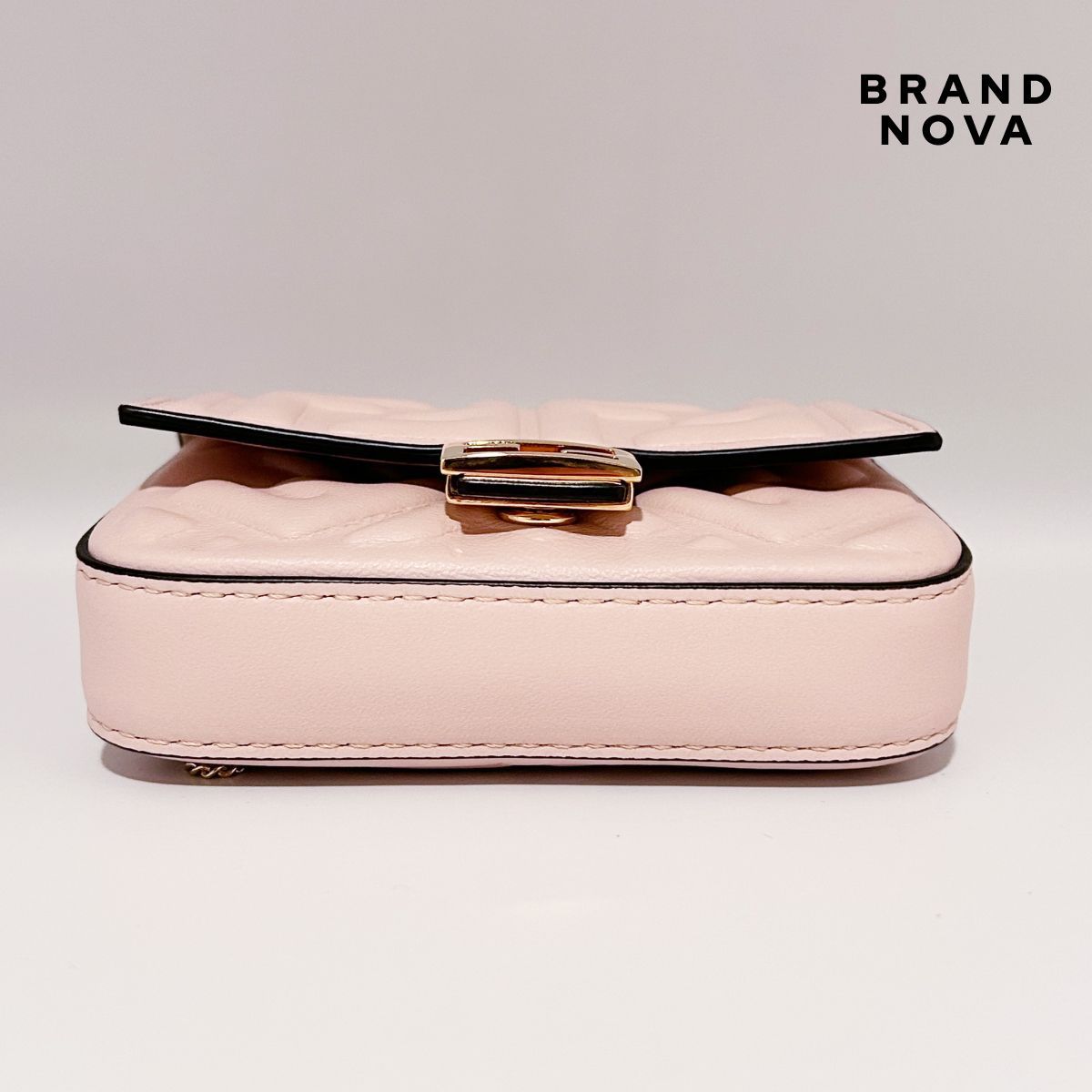 FENDI フェンディ ナノ バゲット チャーム ピンクナッパレザー バッグ 