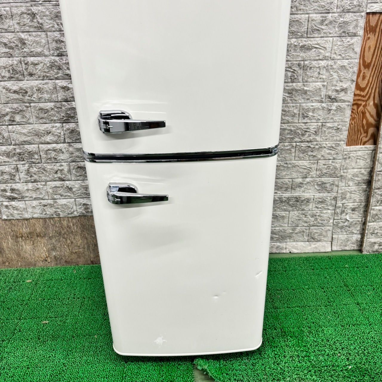 662 送料設置無料 最新 2024年製 レトロデザイン 冷蔵庫 130L