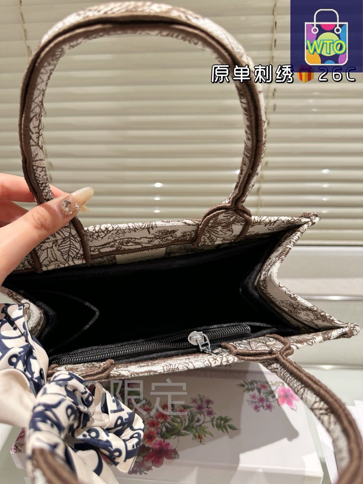 【必需品を安心して収納可能】Dior ブックトート スモール 直営店☆DIOR☆ディオールブックトート スモール ギフトにも