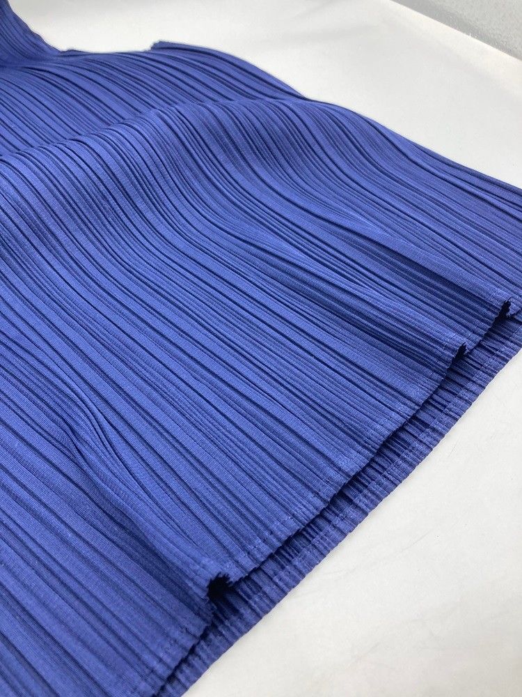 ISSEY MIYAKE イッセイミヤケ プリーツ カットソー ノースリーブ サイズM ネイビー 中古 D4 ISSEY MIYAKE イッセイミヤケ プリーツ カットソー ノースリーブ