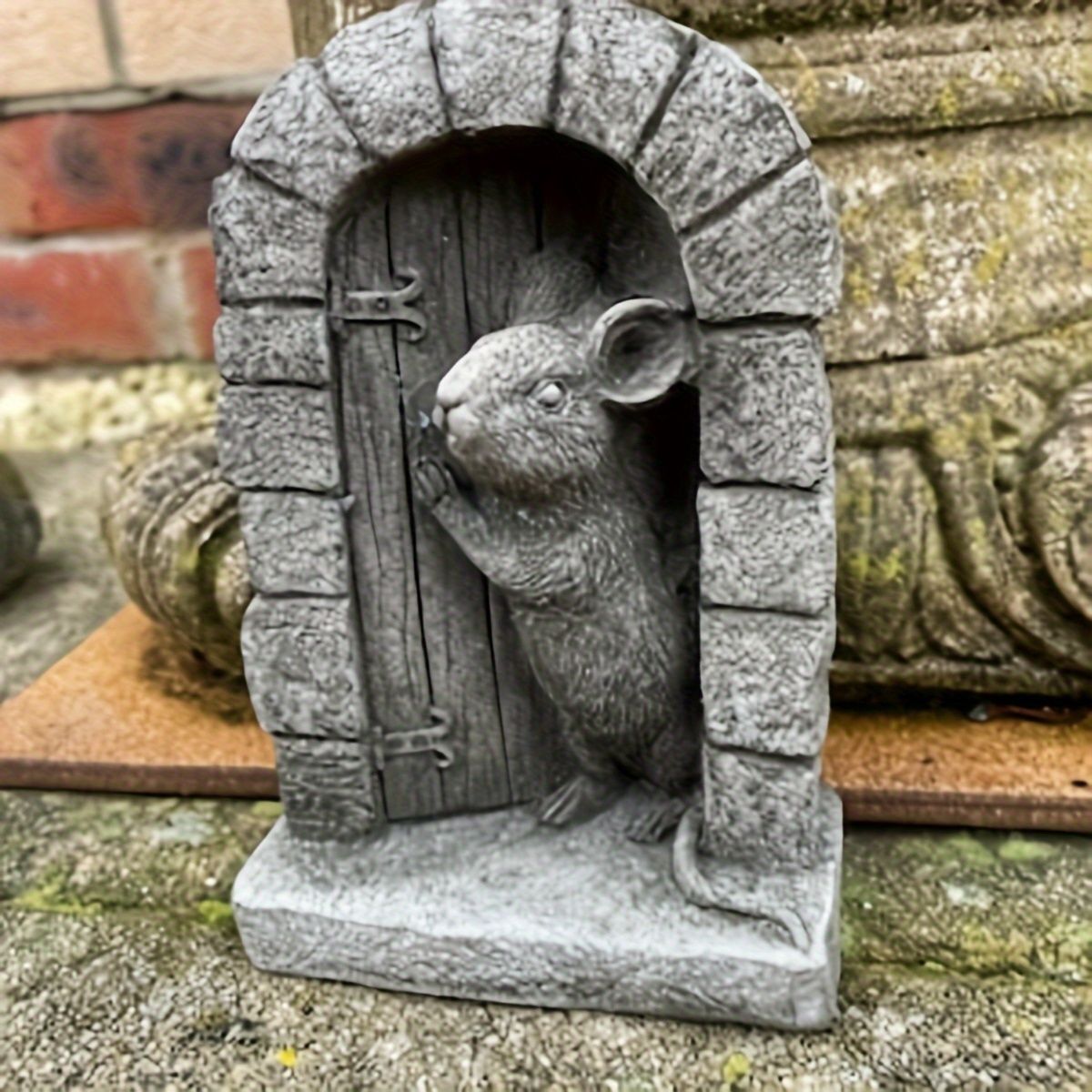 置物 オブジェ ガーデンオーナメント ネズミ ねずみ ねずみがドアを