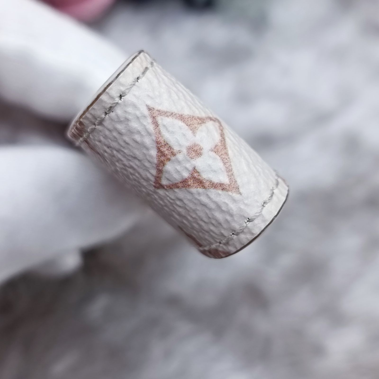 LOUISVUITTON 》 ルイヴィトン キーホルダー LVチェリシュド