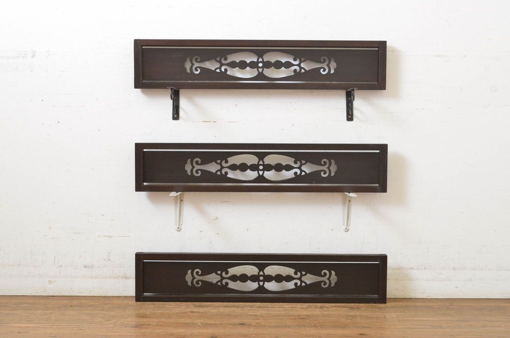 現状販売 小さな欄間3枚セット アンティーク建具 透かし彫り 明かり取り 明り取り 4～7営業日前後で発送 修理加工希望の方3ヶ月程で発送 R-064331