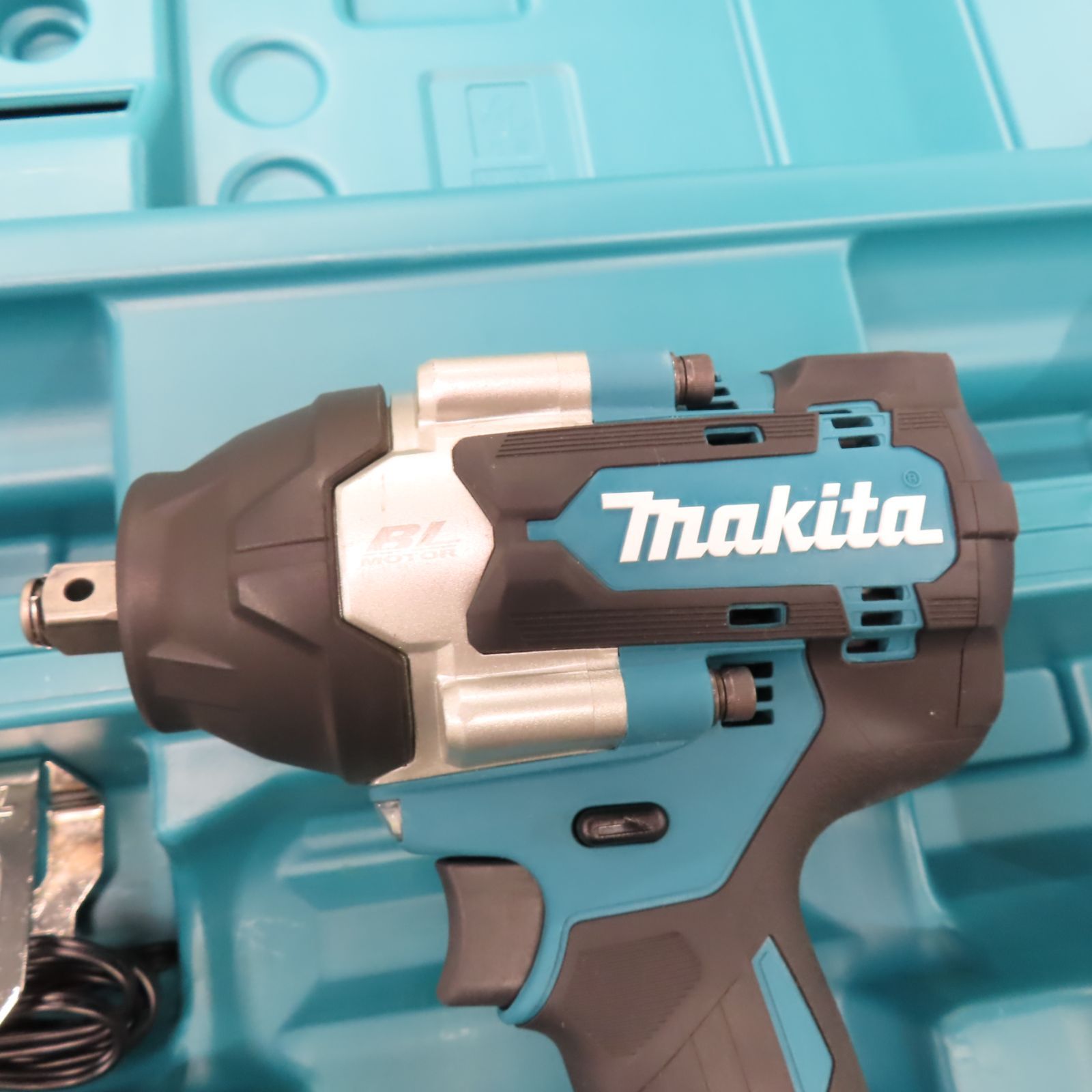 マキタ makita 充電式 インパクトレンチ TW700D 充電器 バッテリ1個 セット 動作品