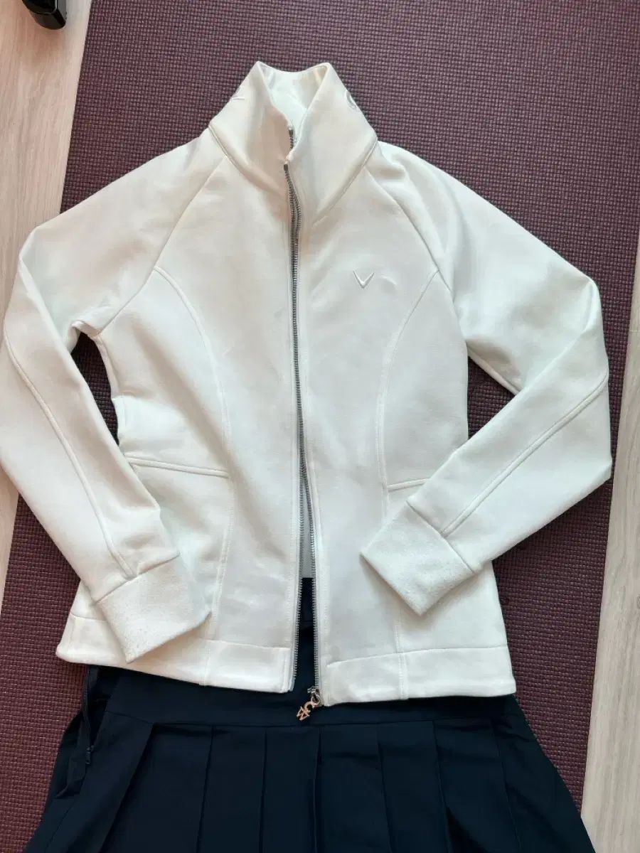 ボルビック 白ジップアップ スモール